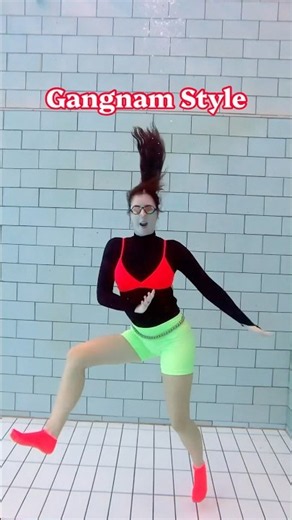 Oppa Gangnam Style Underwater 💦
