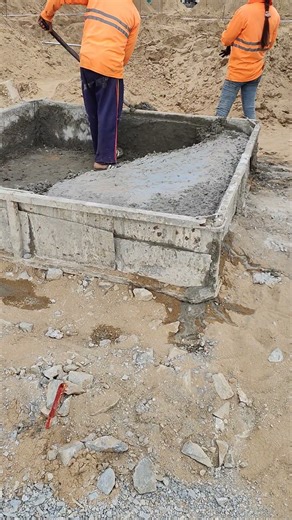 Manual Concrete Placement Techniques for Building Foundations