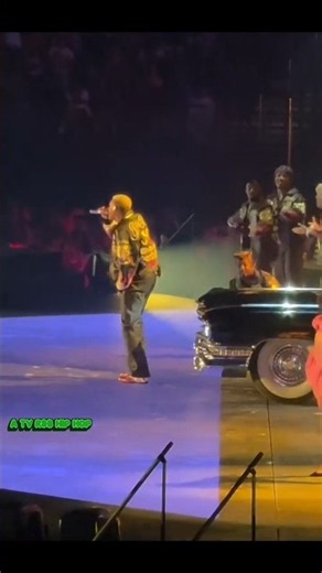 🔥🎤 LAS VEGAS, BREEZY MODE ACTIVATED! 🕺❤️‍🔥When Chris Brown performs “Yo (Excuse Me Miss)”, the whole