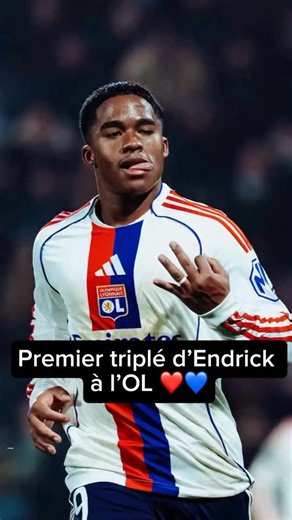 Julien le gone on Instagram: "🔴🔵 Endrick, quel joueur… Dans cet extrait du dernier débrief, je reviens sur son match exceptionnel 💥 👉 Un triplé, mais surtout une impression laissée énorme. Franchement, ça sent le R9 dans le style Rony dans le génie… Talent pur, instinct, génie. Rien d’exagéré. 📌 Extrait dispo, vidéo complète sur ma chaîne YouTube Julien Le Gone. #OL #OlympiqueLyonnais #Endrick #Débrief #Football"