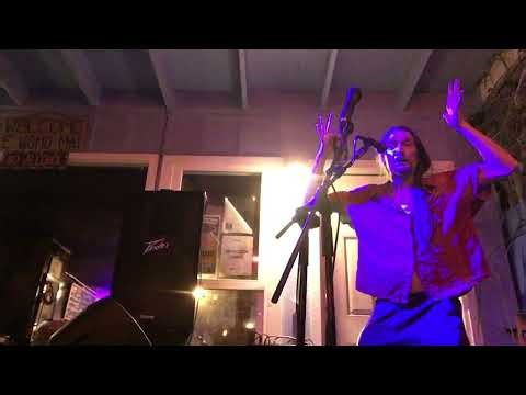 Aliens & Stand Up #Comedy Are Too Much For A Public With Binders On