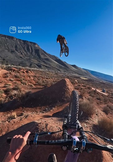 Dynamic Mountain Biking POV Experience