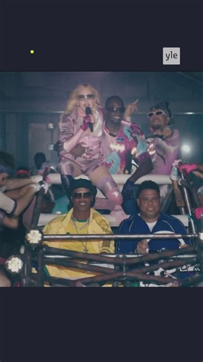 No huh huh, mikä trio! Madonna, Ronaldinho ja Ronaldo🔥