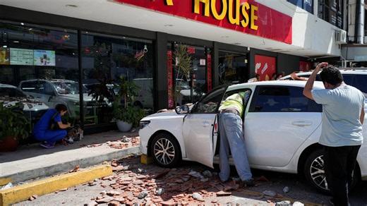 Magnitude 7.7 earthquake hits Panama, tsunami threat issued