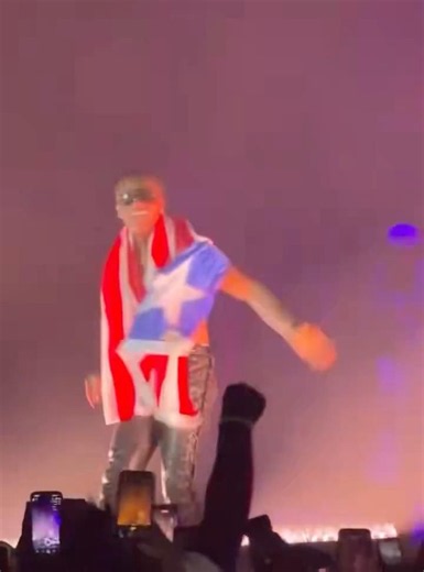 7/25: Wizkid performs "Azonto” live at Minneapolis, Minnesota 🇺🇸🦅