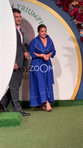 Vidya and Siddharth spotted looking absolutely stunning together! #vidyabalan #siddharthroykapur [ Celebrity spotted, Bollywood, Celebrity couple, Celebrity style, Zoompapz ] | Zoom TV