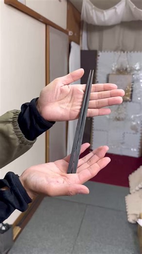 昨日はとても実りのある手裏剣と武道の体験会でした。いろいろな武道流派において火箸と手裏剣の関連性や逸話などを聞くことができて有意義な時間でしたし、火箸という道具への愛着も増しましたし、火箸を模した火箸型棒手裏剣を大切にしながら自信を持ってお勧めしていきたいと再確認しました。