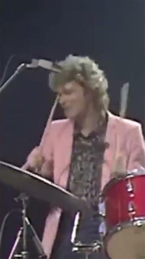 Eric and @GeorgeHarrisonOfficial trading solos during a performance of "Blue Suede Shoes."