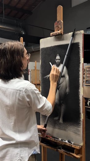The Florence Academy of Art on Instagram: "A walk through the Intermediate program model room where students were at work on a 4-week-long figure drawing in charcoal and white chalk. Drawn from life, the extended pose allows for sustained observation and a deeper study of gesture, proportion, anatomy, form, and atmosphere. ⚜️ Join us this summer for a Figure Drawing workshop w/ Principal Instructor Simone Olivia Moritz @simoneoliviamoritzart or Principal Instructor Dasha Belokrylova @dashabelokr