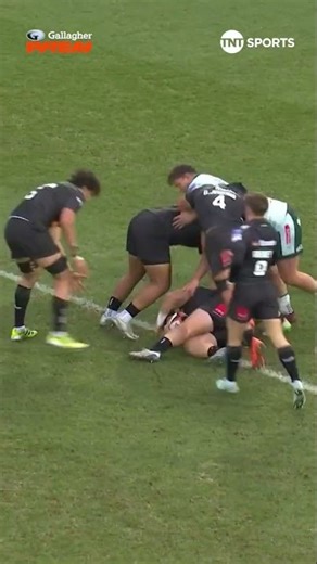 Fisilau sprints to the line!