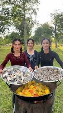 Cooking seafood stir fried noodle with shrimp and crab recipe