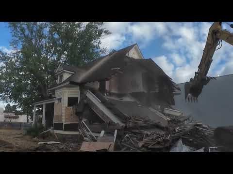 Total House Demolition by Giant Excavator - Full Process Time-Lapse