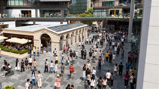 This fashion plaza continues attracting visitors throughout the day
