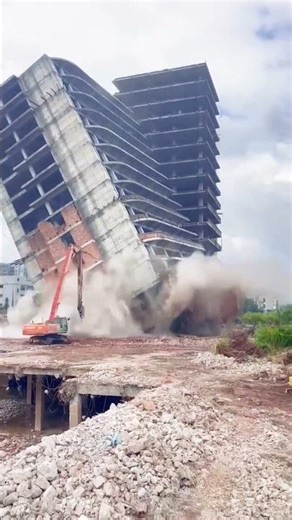 Excavator Takes Down Entire Building in Controlled Demolition