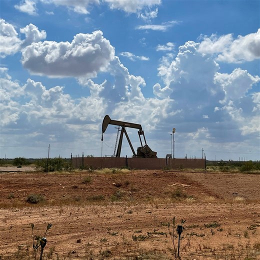 Oil Futures Slip in First Trading Day of the Year