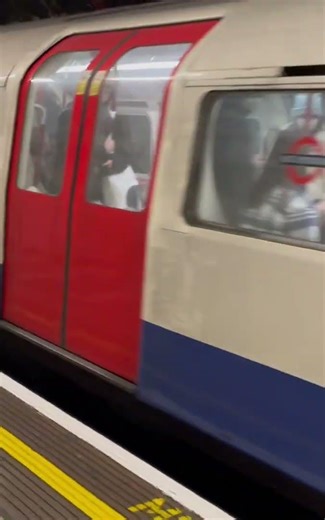 1972 Stock Bakerloo Line arriving at Waterloo