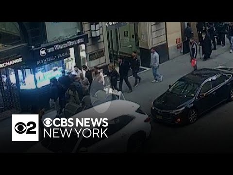 Man stabbed with syringe in Midtown Manhattan, police say