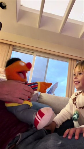 Elmos teaching spanish!!! #Elmo #spanish #wilsonfamily #sesamestreet | elmo