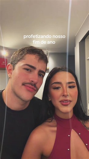 Vídeo de thatafreitas (@thataafreitass) relacionado a look ano novo