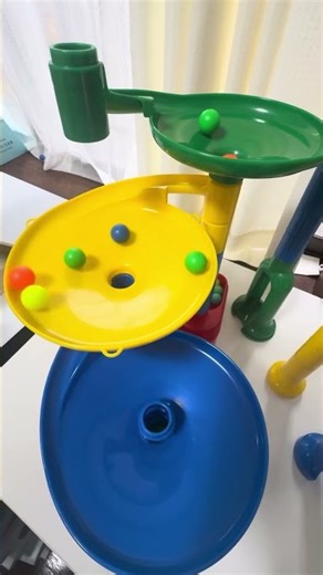 A fun marble run race on a group slope