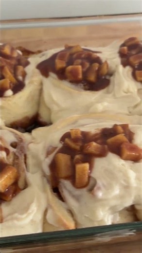 apple pie cinnamon rolls | bear bake club