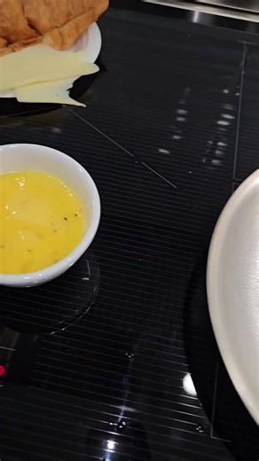 rose eggs dont stick on stainless steel pan | food