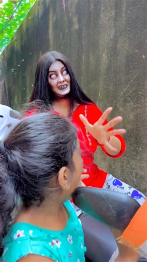 ￼Bike ke upar bhoot batha hai😫👹😬#shorts #shortsfeed #shortvideo #bhoot #ghost #viral #video