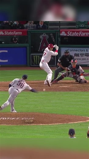 Iconic Baseball Moments: Greatest Plays in MLB History