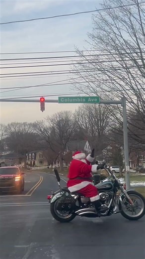Motorcycle-riding Santa spotted dashing through Lancaster County intersection