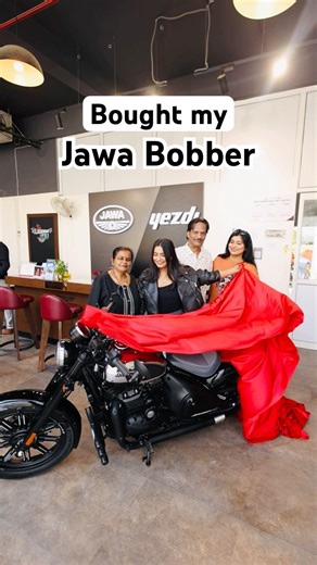 Bought my Jawa 42 Bobber😱 #crafteraditi #jawabobber #newbike #bobber #unboxing @CrafterAditi