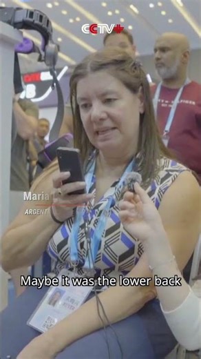 Chinese Exoskeleton Robot Helps Overseas Visitor Walk Again at The Canton Fair