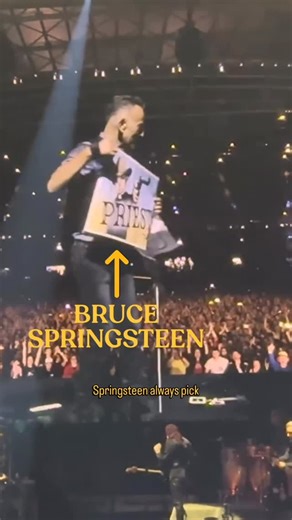 Fran Chong on Instagram: "How the hell does the legendary boss, Bruce Springsteen take song requests on top of remembering 3 hours worth of songs during his epic live shows?"