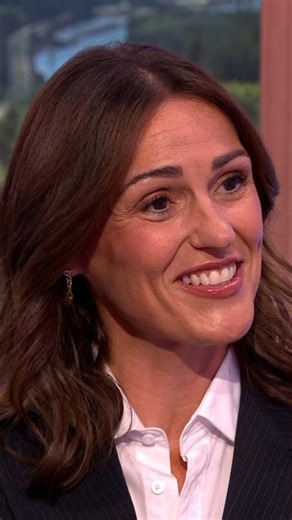 Suranne Jones on filming the latest series of ‘Vigil’ and visiting a husky café 🐺☕️ - BBC