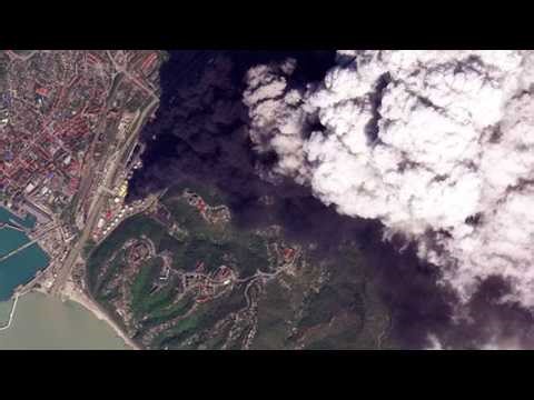 Smoke spreads over 300km from Russian port on fire | UKRAINE WAR