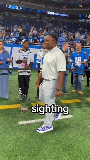the GOAT is in the building #DetroitLions #football #nfl #BarrySanders | barry sanders