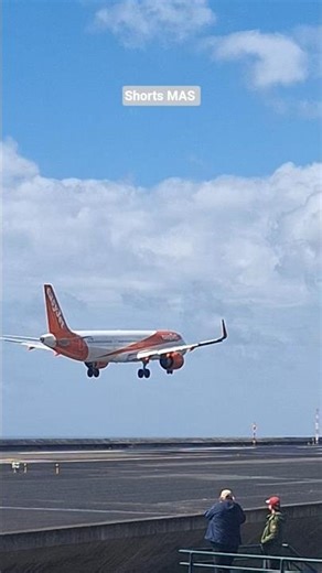 A321NX Easyjet landing at Madeira Island Airport