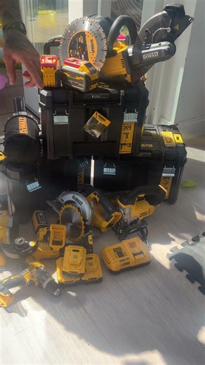This weeks dewalt tools 😍🧱💪🏼 #construction #dewalt #powertools