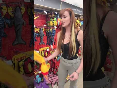 Morgpie shops for her new pet #twitch #streamer #skit #funny