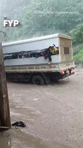 RESIDENTS TRAPPED AS LANDSLIDE AND FLASH FLOOD HIT SIMULTANEOUSLY | FYP