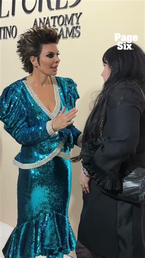 The things I’d do to know what Lena Dunham and Lisa Rinna were gossiping about at CULT100 😭 #shorts
