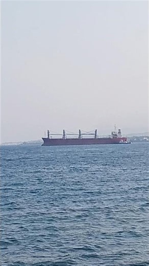 big container ship unload of cargo ..