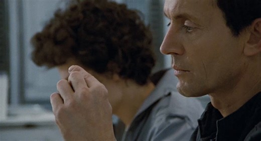 James Cameron sold the concept for Aliens (1986) without speaking. He wrote ALIEN on a whiteboard, added an S at the end, then drew two vertical lines through it to form a dollar sign. The executives immediately greenlit the sequel based on that symbol.