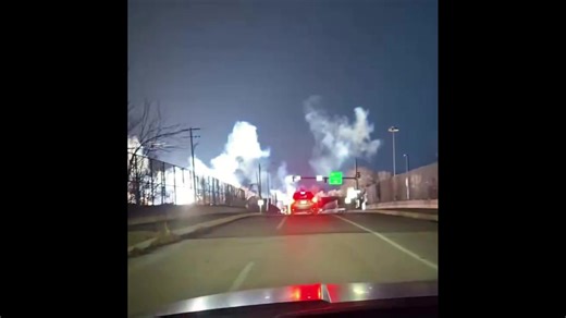 😟WATCH: Power transformer explodes in Cleveland, Ohio, spreading fire to multiple utility poles. Large swaths of the city’s west side have been left without power. | Black Swamp Storm Intercept Team