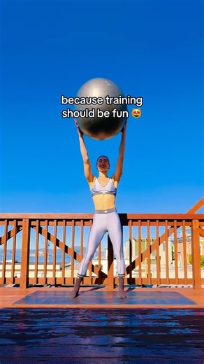 KATRINA ♡ HIGH VIBE COLLECTIVE ✾ on Instagram: "Want to press into handstand without jumping?👆THIS IS HOW WE DO IT👇 Press inversions are built through compression, shoulder stability, and hip flexor strength — not momentum. Swiss ball drills are one of my favorite tools because they reveal exactly where your strength is missing… and help you build it. This January, I’m teaching a 6-Week Press Inversion Masterclass + YTT Series where we break down the drills, pathways, and progressions that lea