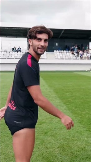 Ferran Torres on target in PSG training 🎯 (via psg/IG)