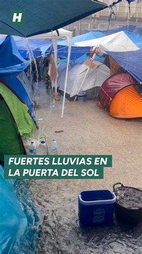 Fuertes lluvias en la Puerta del Sol