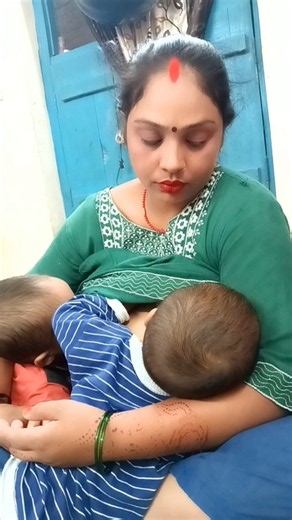 Twins baby Breastfeeding vlog #shorts #baby #Breastfeeding #vlog