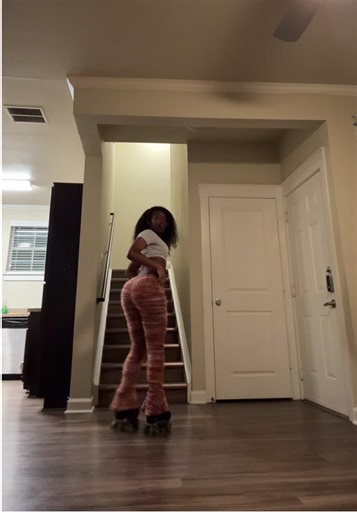 Skate Tutorial: How to Roller Skate and Spin