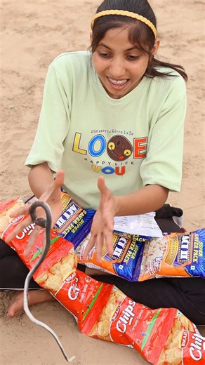 end me varnika ko kya de diya rishi ne 😱#shorts #funny