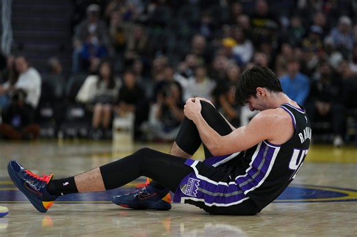 Maxime Raynaud injury update: Kings center taken off court on wheelchair